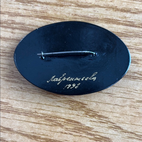 Floral Hand-Painted Brooch - Picture 2 of 2